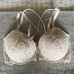 Victorias Secret White lace Very Sexy push up bra